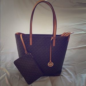 Michael Kors handbag in EXCELLENT condition!
